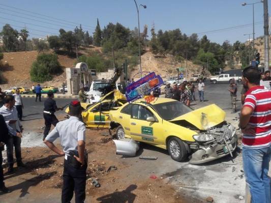 (11) أصابة في حادث تدهور مع (7) مركبات  صور