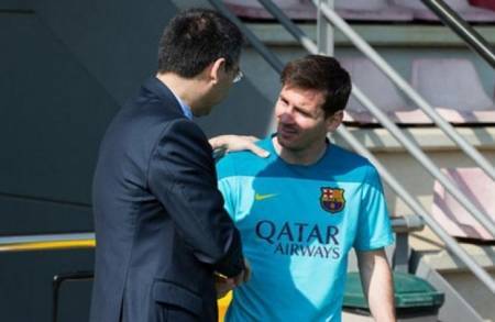 رئيس برشلونة يواجه الانتقادات بسبب عقد ميسي