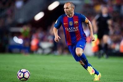 إنييستا يكذب رئيس برشلونة بشأن تمديد عقده