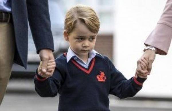 شاهد.. الأمير جورج هادئ في أول أيام دراسته