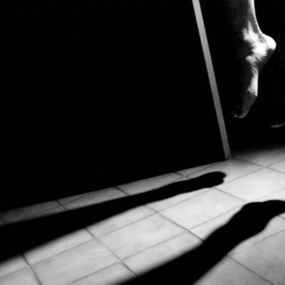 الزرقاء :العثور على جثة شاب مشنوق بغرفة قريبة من منزله