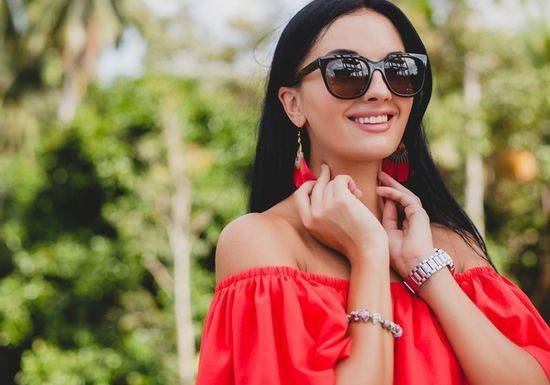 إنها ملكة النكد لكنها ترفع معنويات من حولها.. فمن هي؟