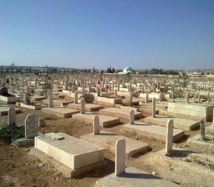 اعادة تشريح جثة مواطن بعد دفنه بالموقر