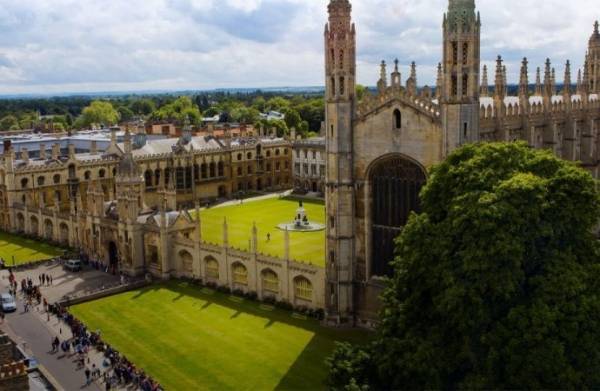 الكتابة بخط اليد لن تعود ممكنة في جامعة كامبريدج