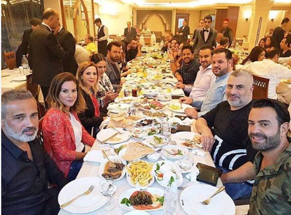 عاصي الحلاني يدعو أسرة The Voice على العشاء بمطعمه الخاص..