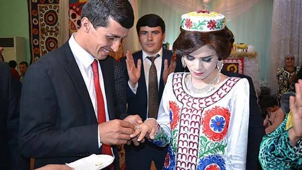 زواج بأمر الرئيس ... العروس حزينة و العريس فرحان