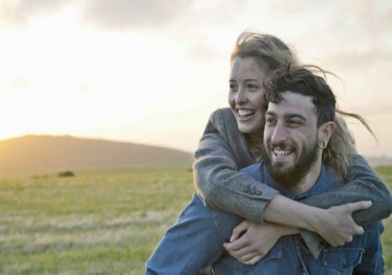 10 أنواع من الرجال لا تقاومهم النساء.. فهل أنت من بينهم؟!