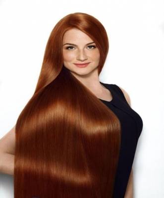 لاعبة جمباز روسية تخطف الأنظار بشعرها الأحمر المميز، وطوله الذي يصل لاعلى ركبتيها!