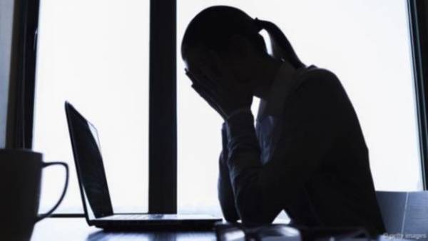 اردنية رغبت في مفاجأة زوجها فقام بتطليقها