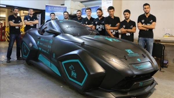 طلاب أتراك ينتجون سيارة كهربائية