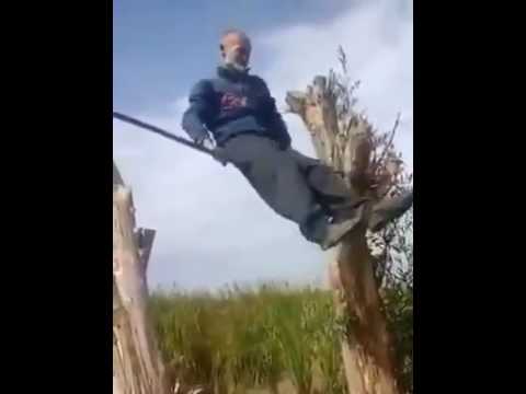 ناشطون : الحكومة اذا شاهدت هذا الفيديو سترفع سن التقاعد الى (95) عاماً