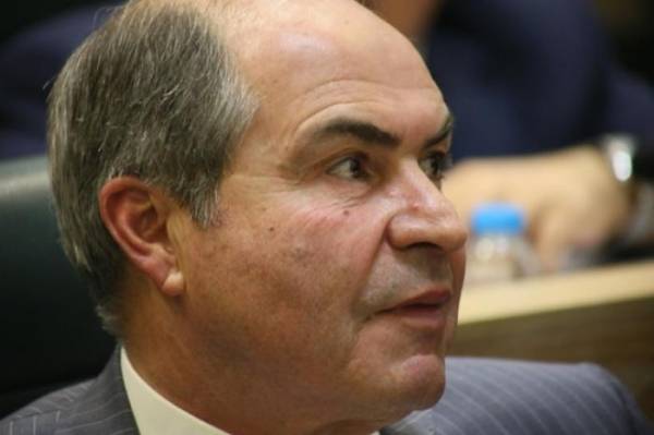 رئيس الوزراء يلتقي الثلاثاء المقبل رؤساء مجالس المحافظات ونوابهم