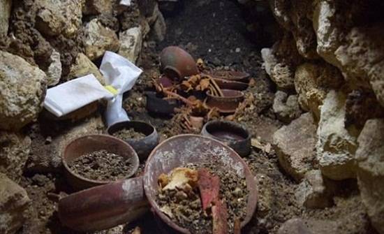 اكتشاف مقبرة الملك الإله ..