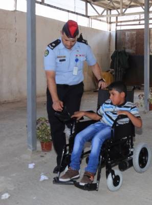 الأمن العام يستجيب لنداء طفل من ذوي الاحتياجات الخاصه