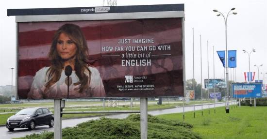 معهد لغات يسخر من “لكنة” ميلانيا ترامب.. ويستخدم صورتها في دعاية لبرامجه