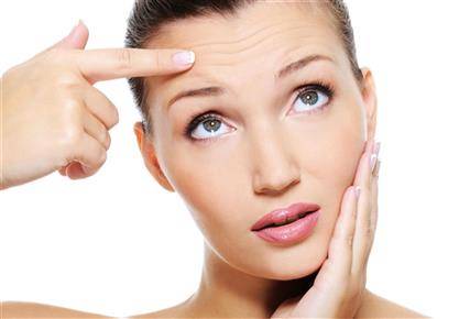 هذه الأطعمة تهدد بشرتك بالبثور