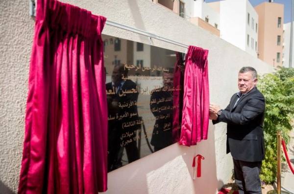 جلالته يفتتح مرحلتين من إسكان الأميرة سلمى  صور