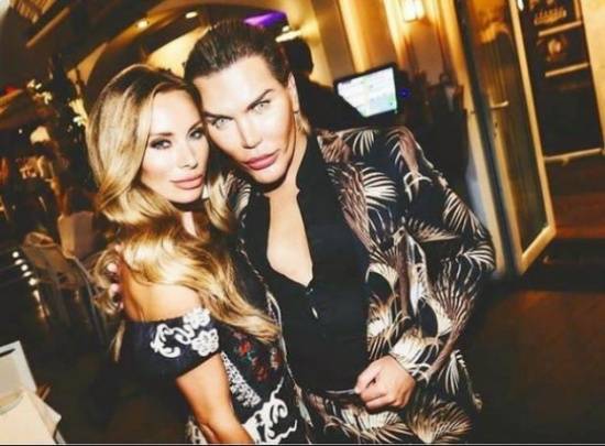 القبض على شبيه باربي في دبي.. لهذا السب!