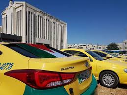 سائقو الأصفر يناشدون جلالته للتدخل