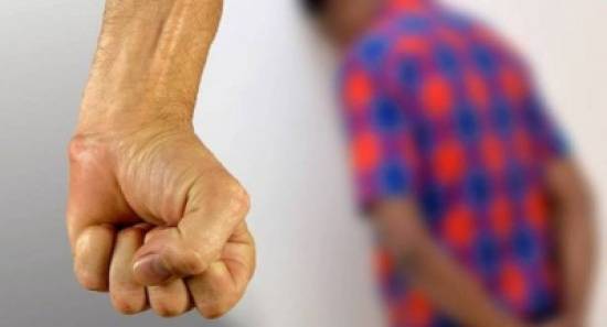 طفل حاول إنقاذ أخته من الاغتصاب فقتله المجرم بالمطرقة