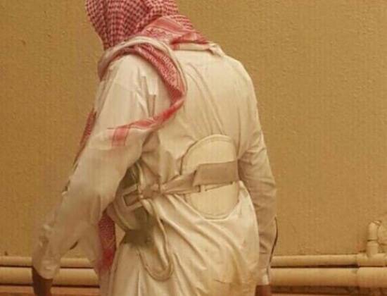 مواطن يورٍط ضيوفه ويبلغ عن ارتداء أحدهم حزامًا ناسفًا!