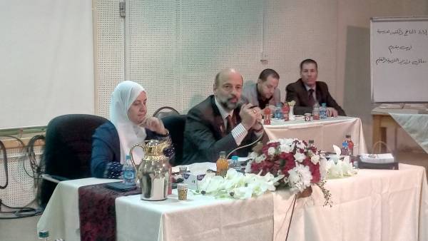 وزير التربية والتعليم في إدارة المناهج والكتب المدرسية (صور)