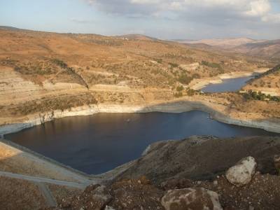 انقاذ فتاة غرقت بسد الملك طلال