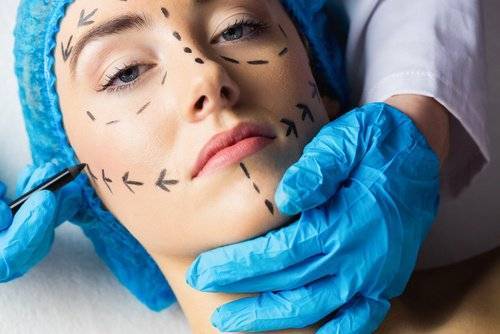 أغرب عمليات تجميل في 5 بلدان مختلفة.. منها للأذنين والأقدام