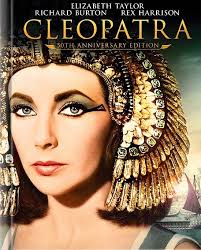 تخلى عن جميس بوند من أجل كليوباترا.. مخرج هوليوودي يعيد إحياء فيلماً عن الملكة المصرية وهذه الممثلة المرشحة للدور