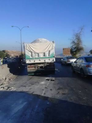 صافوط..نجاة سائق تريلا بأعجوبة  صور