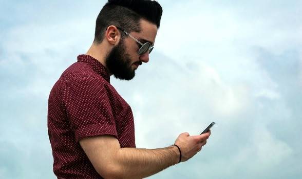 بعث رسالة غرامية لعشيقته فوصلت الى زوجته.. اليكم تفاصيل الكارثة!