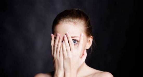 القبض على سياسي عربي مارس  العلاقة  مع فتاة قاصر !