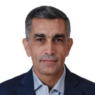 سائقو التكاسي  بُحّت أصواتهم ووزير النقل : لا يستجيب  وهاتف الوزارة معطل