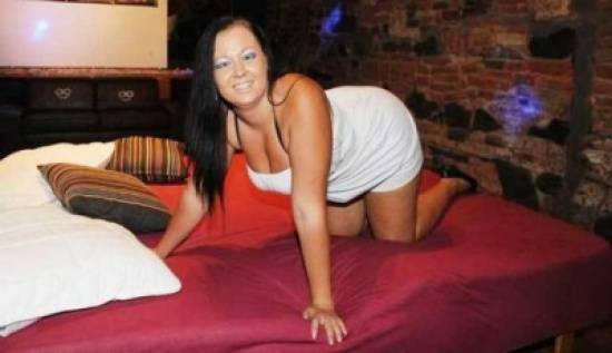 بالفيديو.. إعلامي مصري يناشد الأمن منع فتاة الـ«100 ألف علاقة جنسية» من دخول مصر