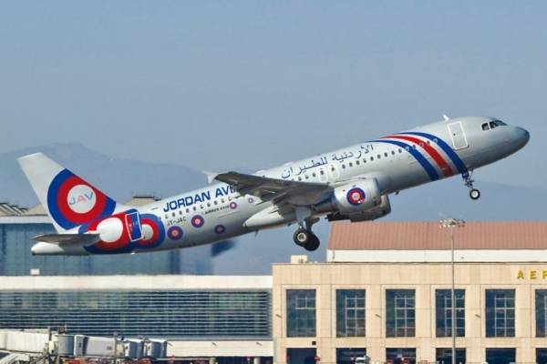 الاردنية للطيران تقرر اعتماد 300 دينار كحد ادنى لأجور العاملين لديها