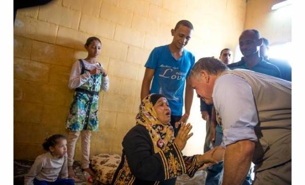 الملك يأمر بإنشاء مركز للمعاقين وبناء 16 منزلا لأسر فقيرة بالمشارع