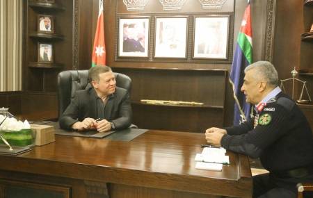 جلالته في لقاء مدير الأمن : حادثة الاعتداء منفصلة عن الأمن صور