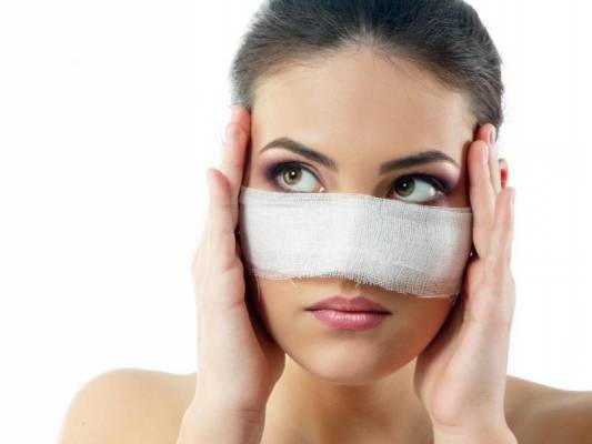 صورتهن تجتاح الانترنت :توقيف ثلاث سيدات في المطار بعد خضوعهن لعمليات تجميل