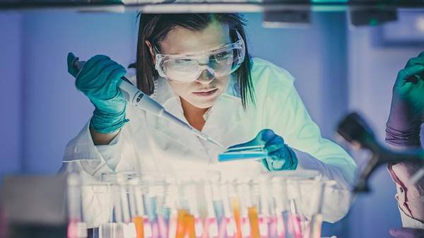 مادة مستخلصة من ثعبان بحري توقف هذا النوع من السرطان