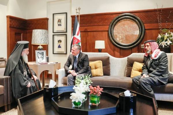 الملك يستقبل كيريوس ثيوفيلوس الثالث