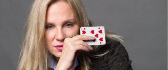 طليقة عمر دياب ... الزواج والإنجاب تفكير قديم علينا أن نتطور! (فيديو)