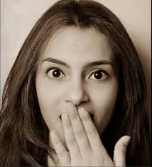 طبيب طلب من مريضته تصوير قدمها بـ الوتس أب