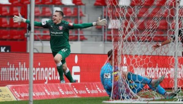 روائع الكرة :حارس مرمى ألماني يسجل هدفاً قاتلاً وينقذ فريقه (فيديو)