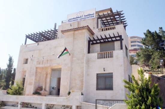 مدرستان خاصتان متهربتان من الدفع لـالمعلمين