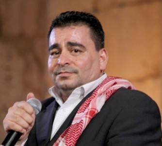 بعد أن غنّى للسجاد ..متعب الصقار يواجه الانتقاد