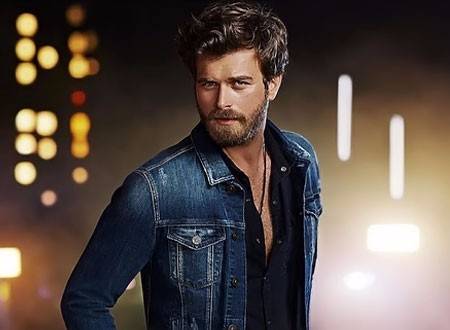 كيفانج تاتليتوج يسبح بجانب أضخم سلحفاة يمكن أن تراها في أعماق البحر.. صور