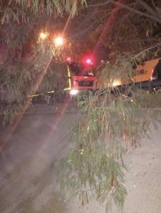 بالصور...سقوط مركبة في سيل المحطة