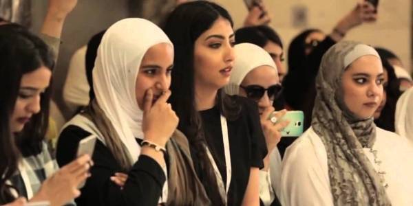 جامعة الكويت تمنع التنورة فوق الركبة وتصدر قائمة بالقيود على اللباس