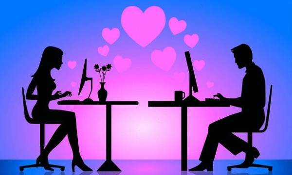 هكذا تنجذب الفتيات لشباب جنتل عبر الفيس بوك