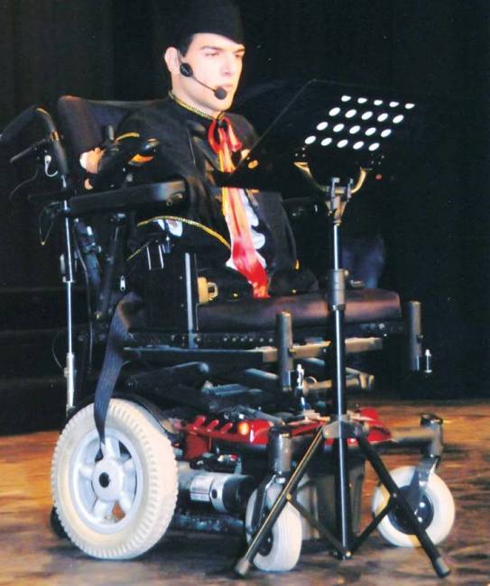 مطور المواقع الالكترونية من دون يدين ولا رجلين